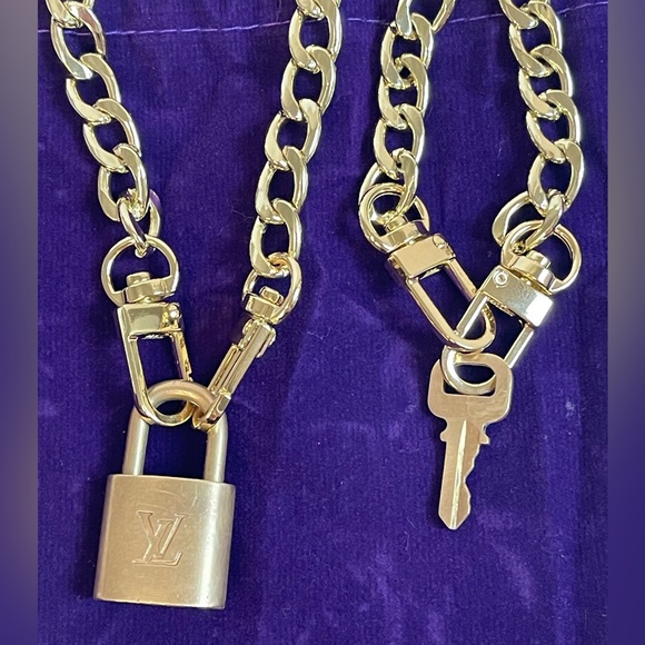 LV  Brass Padlock set Lock & Key with Chains/unbranded chains and a LV Box - Picture 7 of 9
